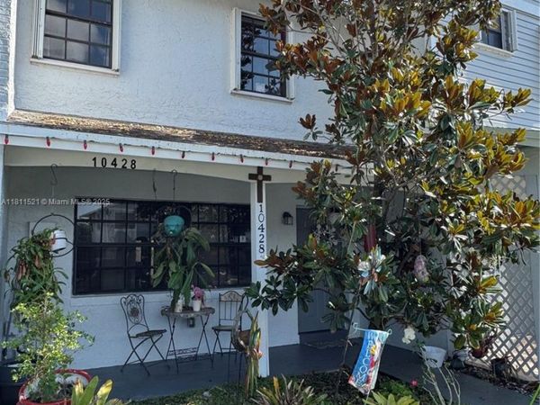 10428 NW 3rd St, Pembroke Pines, FL 33026