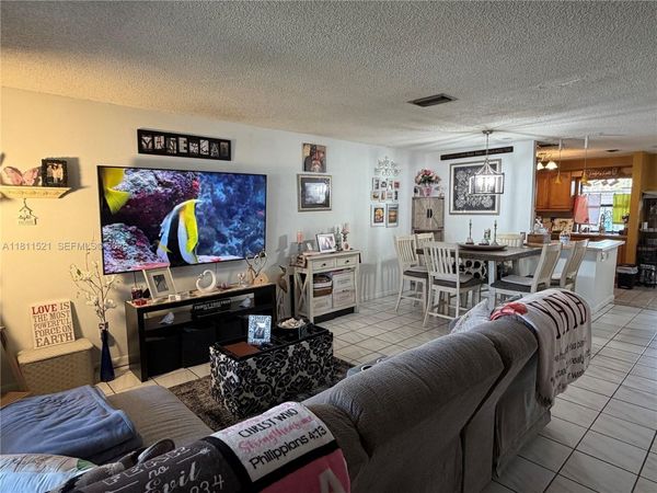 10428 NW 3rd St, Pembroke Pines, FL 33026