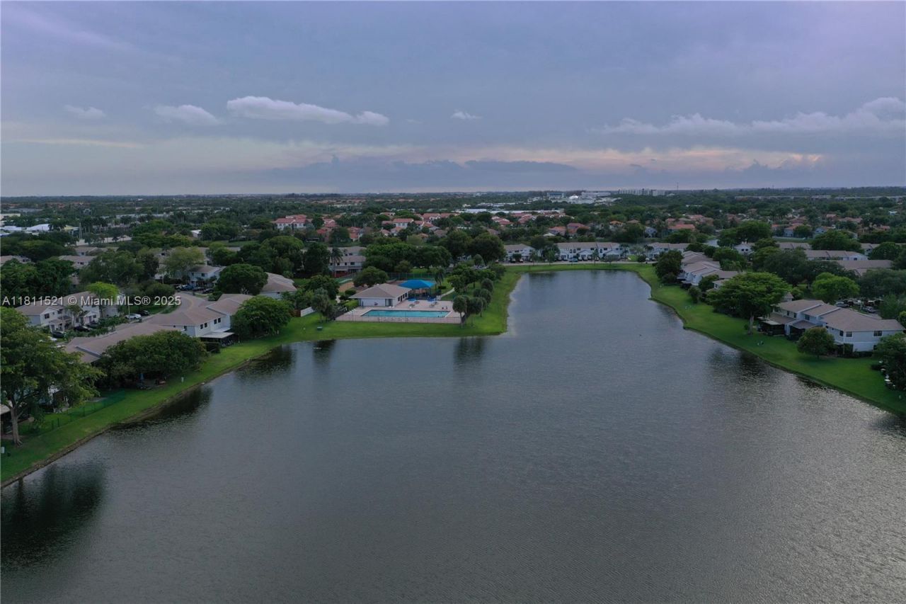 10428 NW 3rd St, Pembroke Pines, FL 33026 Photo