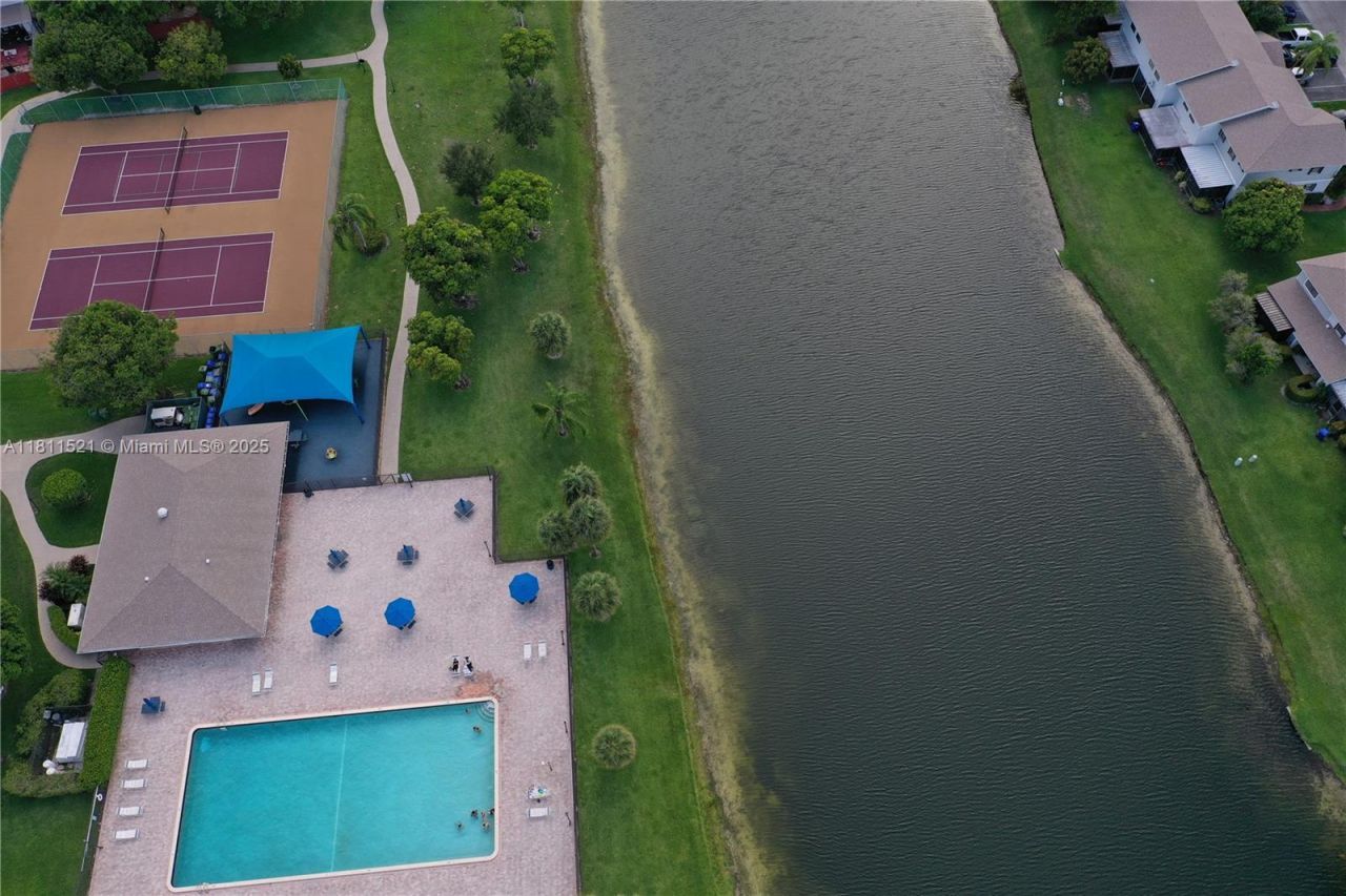 10428 NW 3rd St, Pembroke Pines, FL 33026 Photo