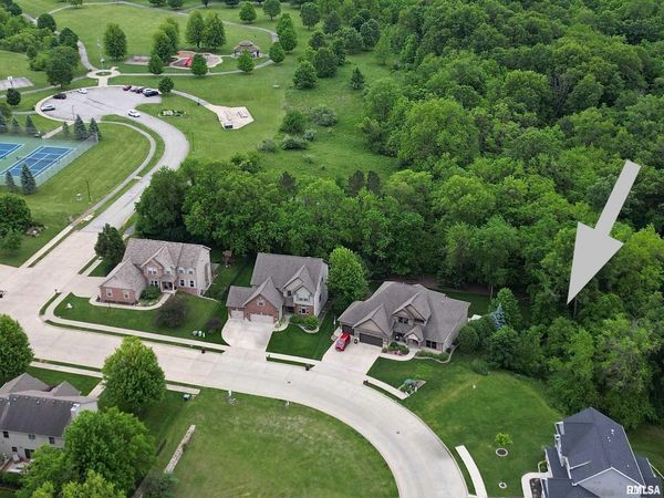 6711 N Water Oak Drive, Edwards, IL 61528