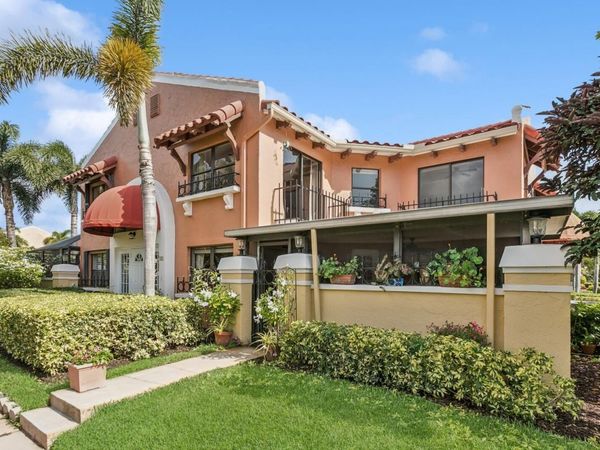 24 Uno Lago Drive, Juno Beach, FL 33408