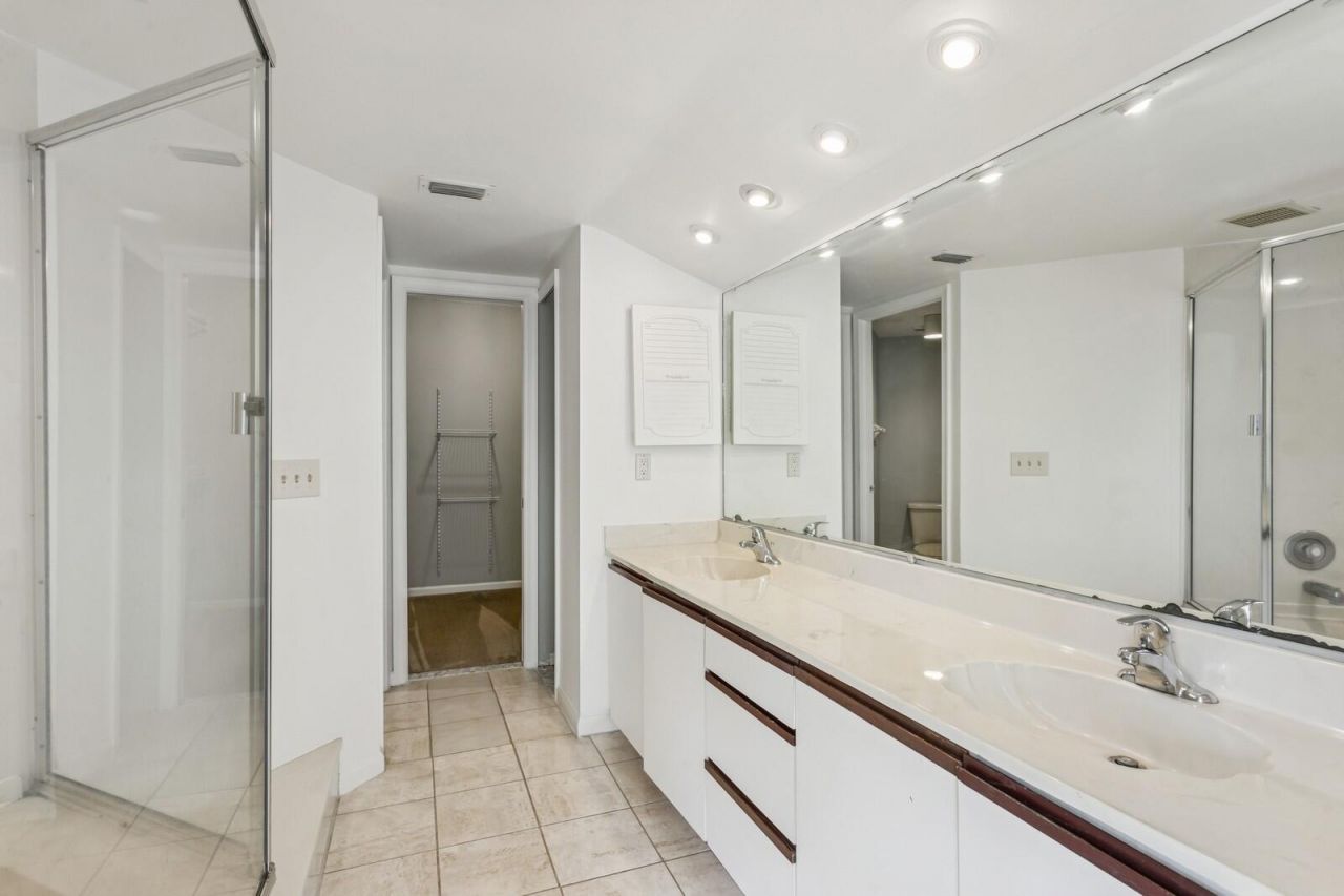 24 Uno Lago Drive, Juno Beach, FL 33408 Photo