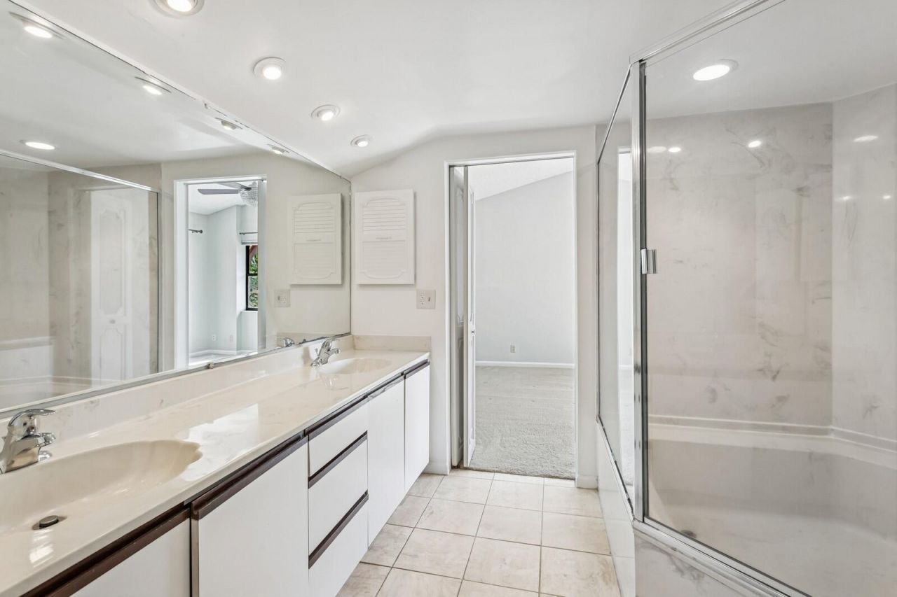 24 Uno Lago Drive, Juno Beach, FL 33408 Photo