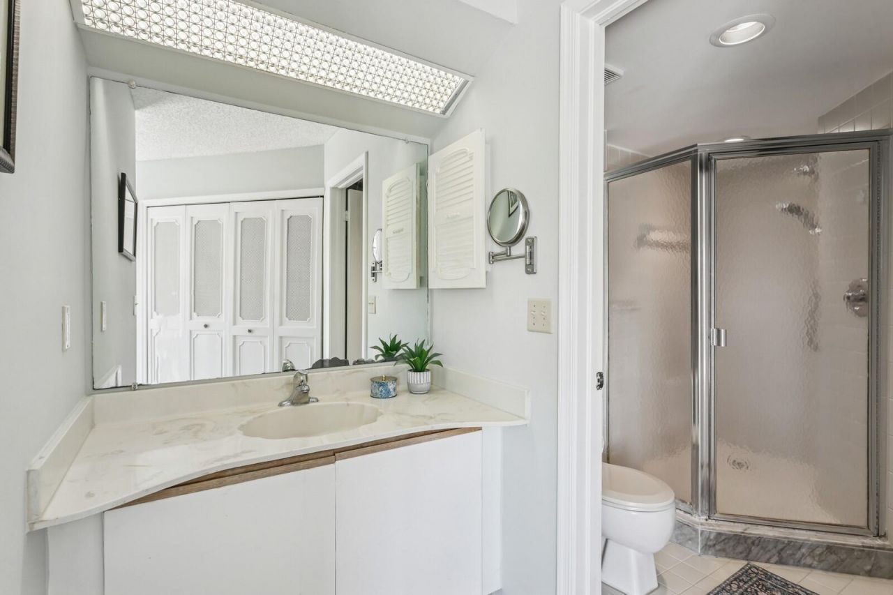 24 Uno Lago Drive, Juno Beach, FL 33408 Photo