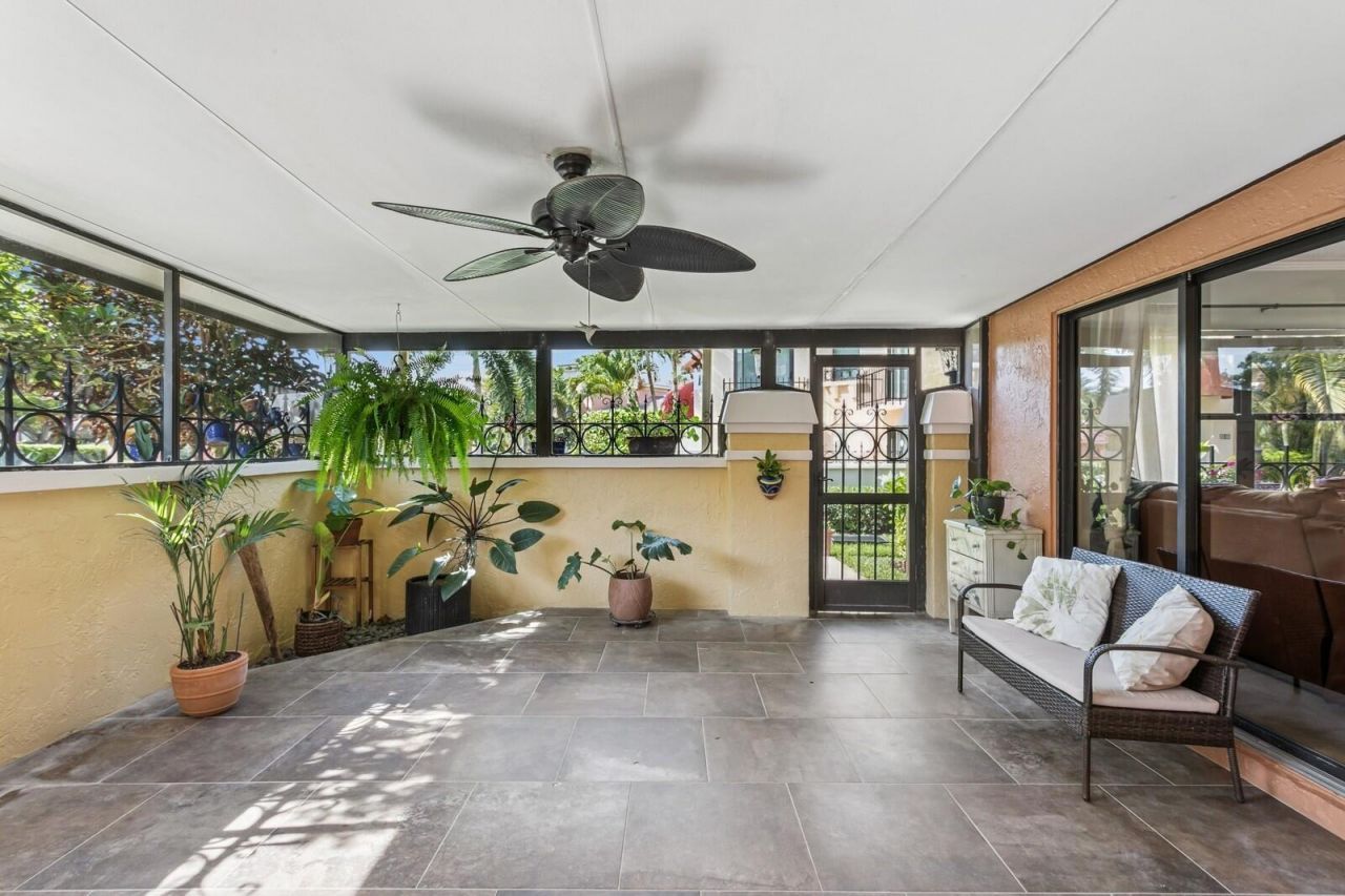 24 Uno Lago Drive, Juno Beach, FL 33408 Photo