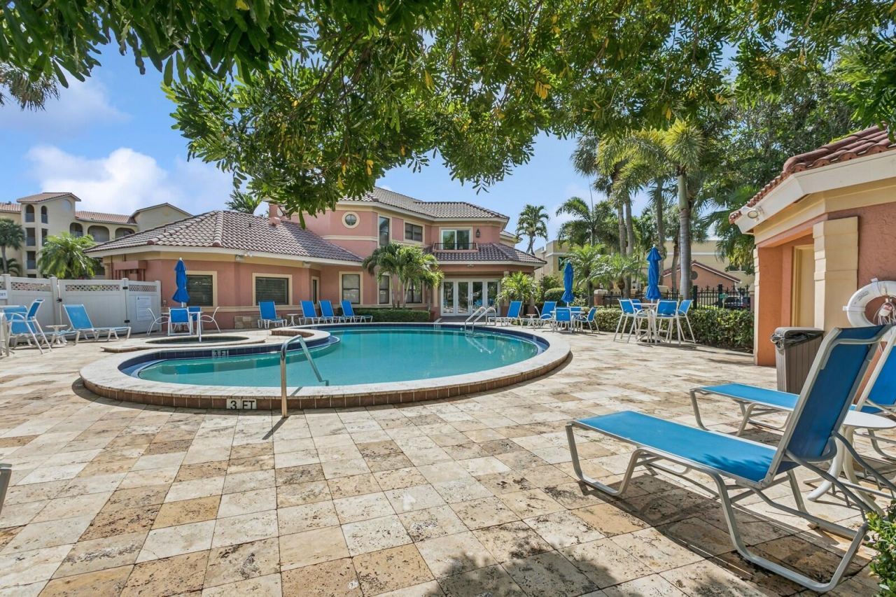 24 Uno Lago Drive, Juno Beach, FL 33408 Photo