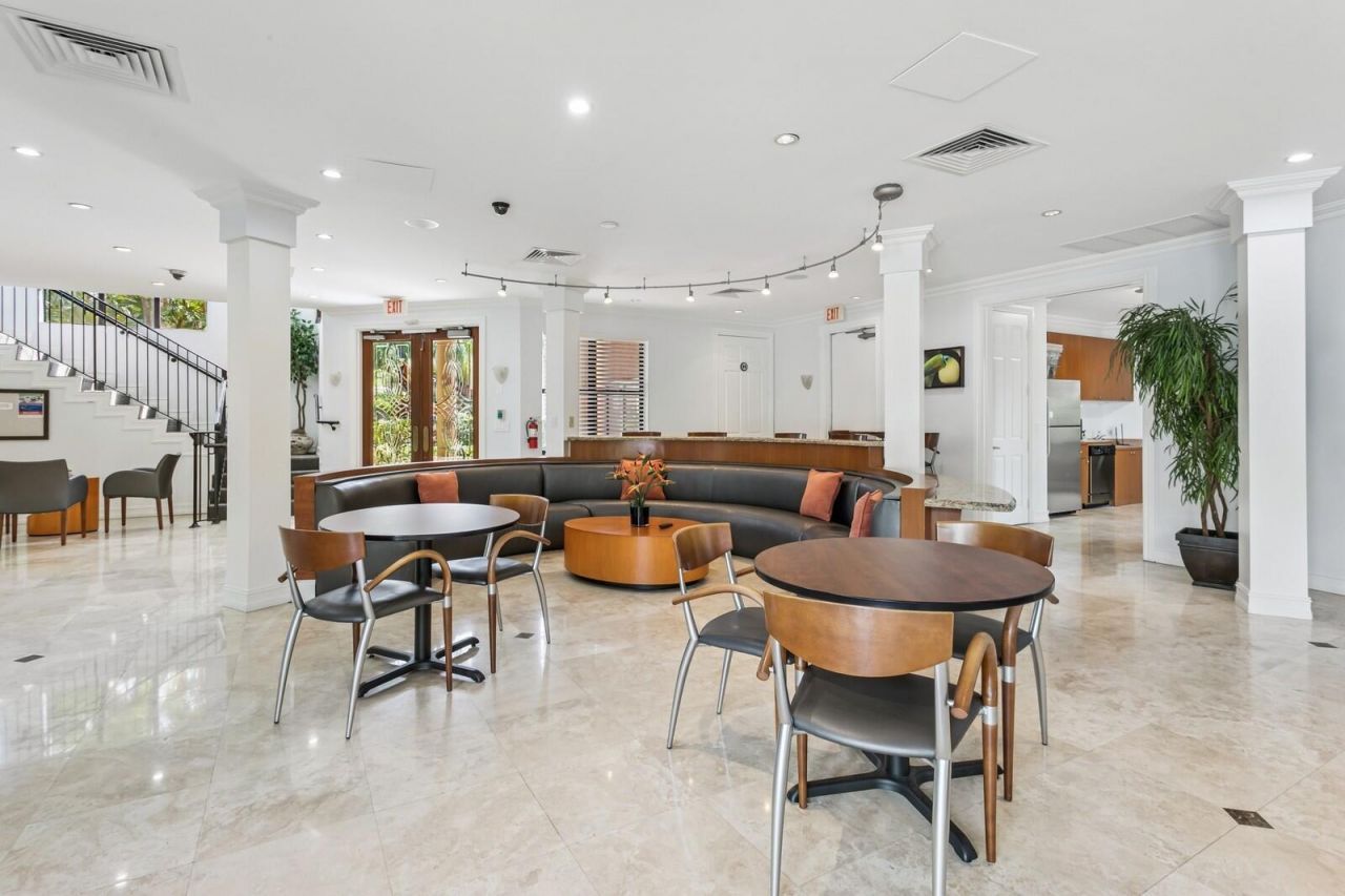 24 Uno Lago Drive, Juno Beach, FL 33408 Photo