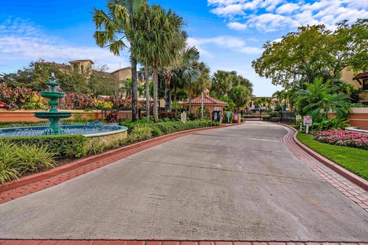 24 Uno Lago Drive, Juno Beach, FL 33408 Photo