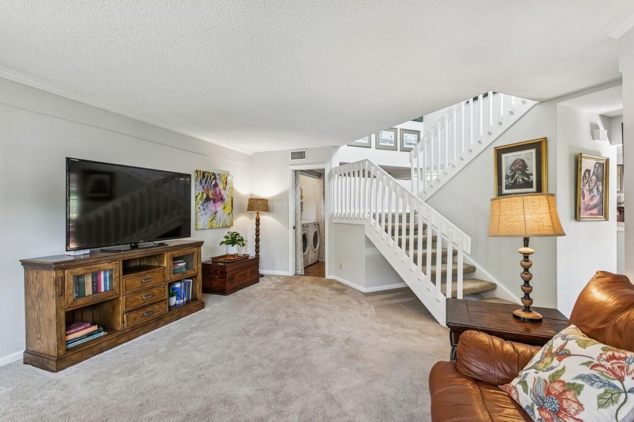 24 Uno Lago Drive, Juno Beach, FL 33408 Photo