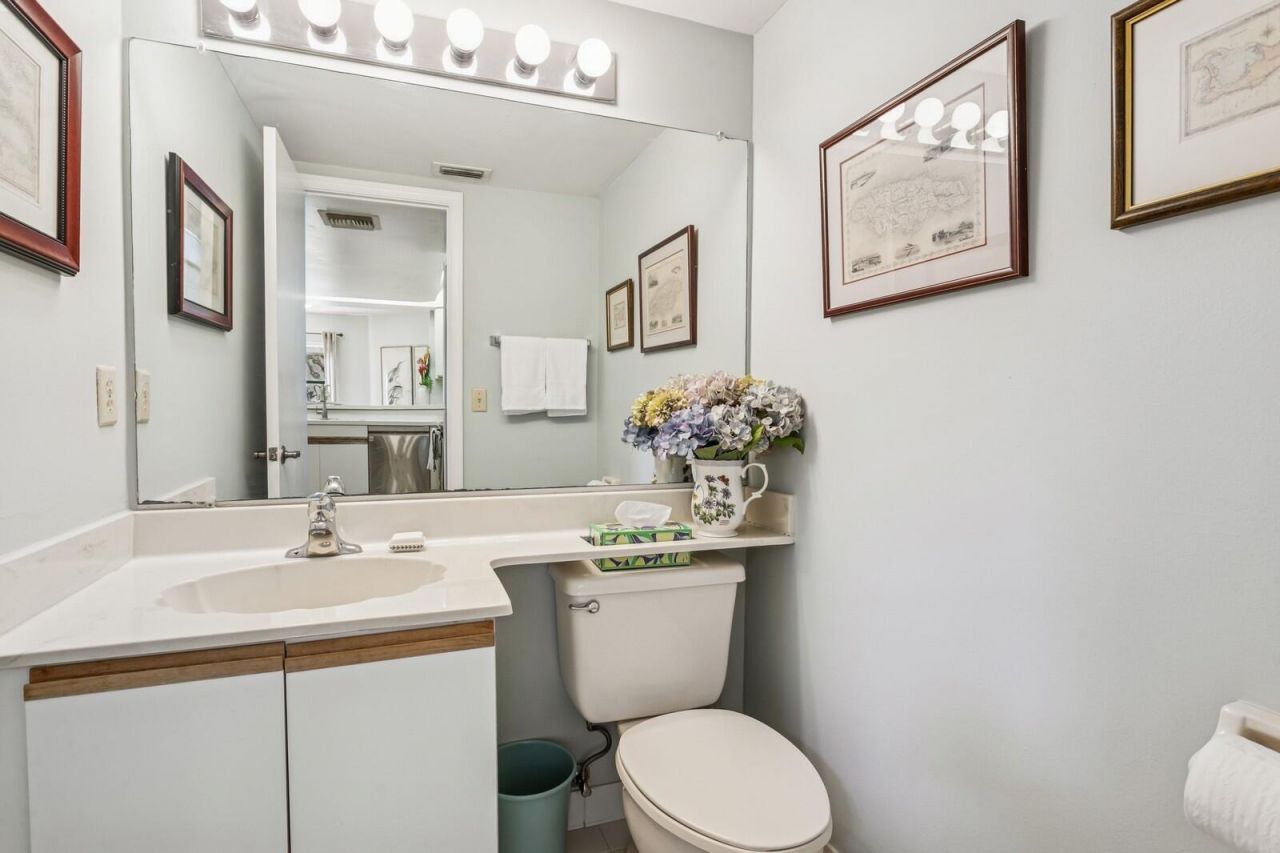 24 Uno Lago Drive, Juno Beach, FL 33408 Photo