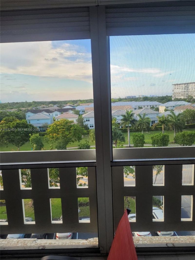 4330 Hillcrest Dr, Unit 619, Hollywood, FL 33021 Photo