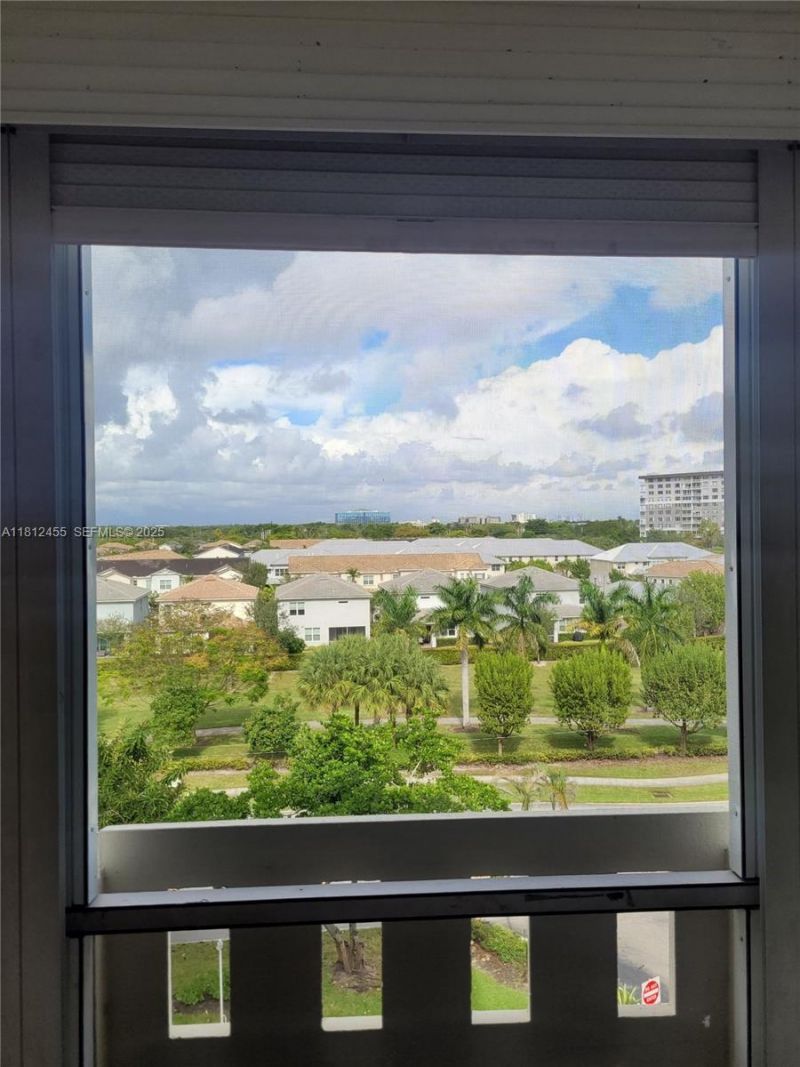 4330 Hillcrest Dr, Unit 619, Hollywood, FL 33021 Photo