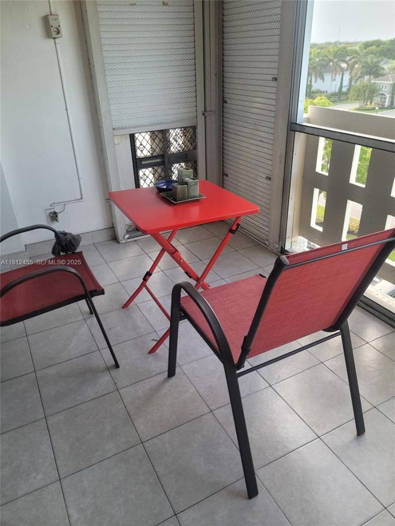 4330 Hillcrest Dr, Unit 619, Hollywood, FL 33021 Photo