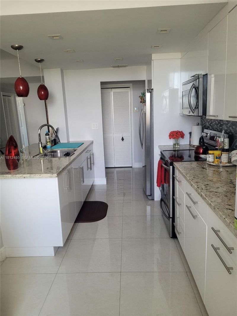 4330 Hillcrest Dr, Unit 619, Hollywood, FL 33021 Photo