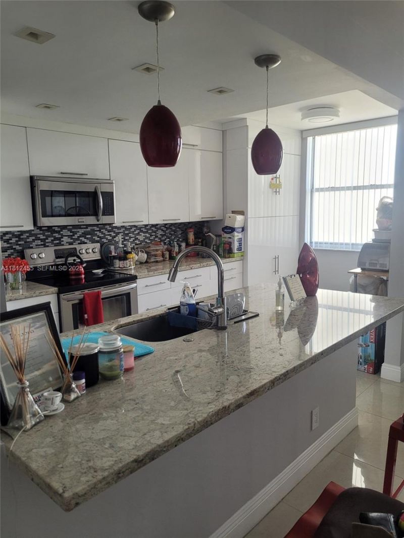 4330 Hillcrest Dr, Unit 619, Hollywood, FL 33021 Photo