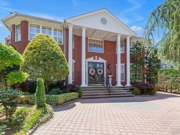 4 Point Crescent, Malba, NY 11357