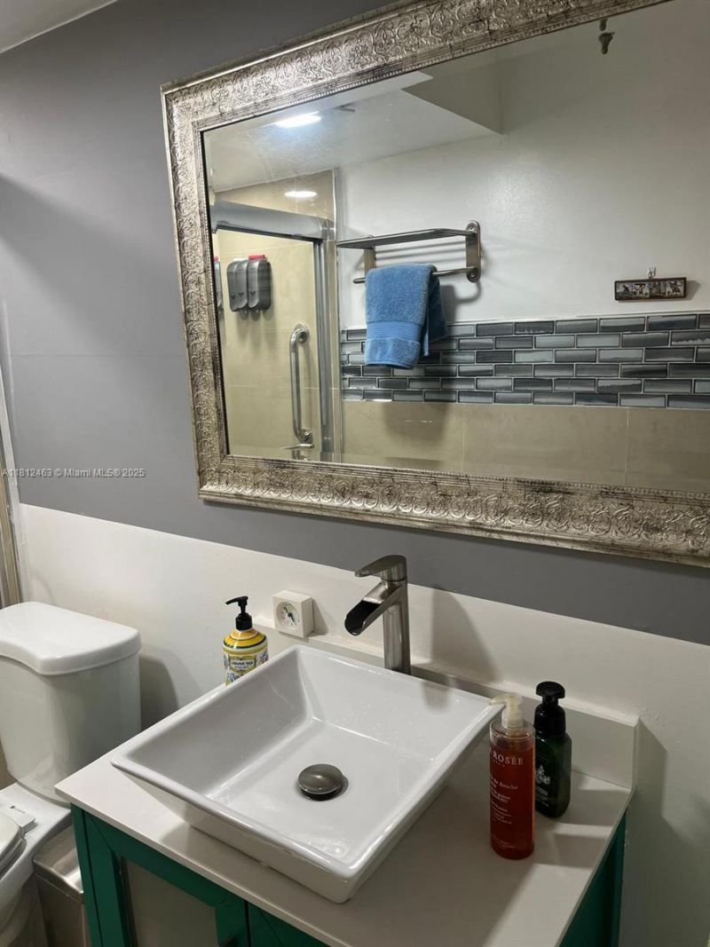620 NE 12th Ave, Unit 107, Hallandale Beach, FL 33009 Photo