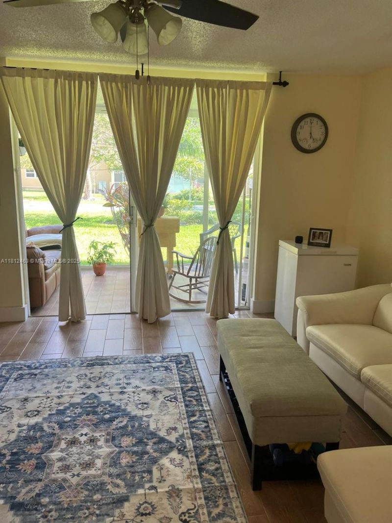 620 NE 12th Ave, Unit 107, Hallandale Beach, FL 33009 Photo