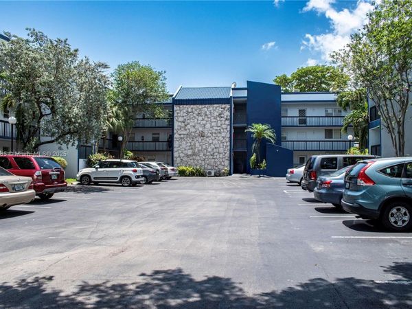 3090 Holiday Springs Blvd, Unit 305, Margate, FL 33063