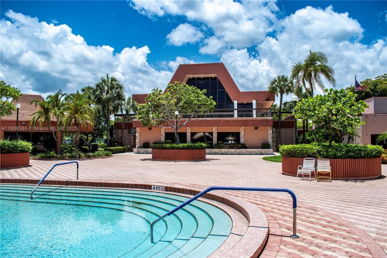 3090 Holiday Springs Blvd, Unit 305, Margate, FL 33063 Photo