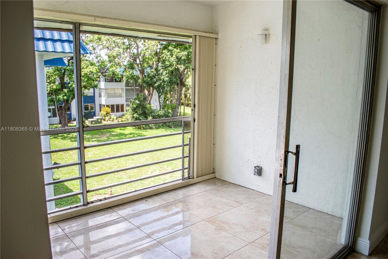 3090 Holiday Springs Blvd, Unit 305, Margate, FL 33063 Photo