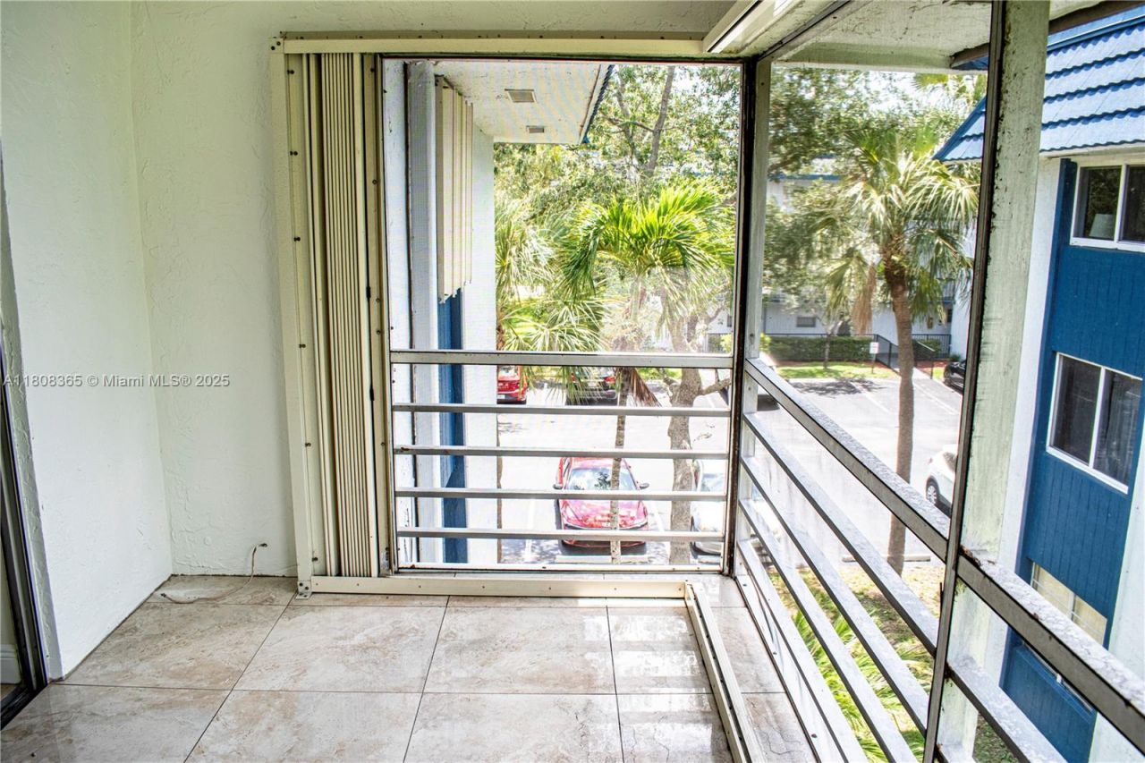 3090 Holiday Springs Blvd, Unit 305, Margate, FL 33063 Photo