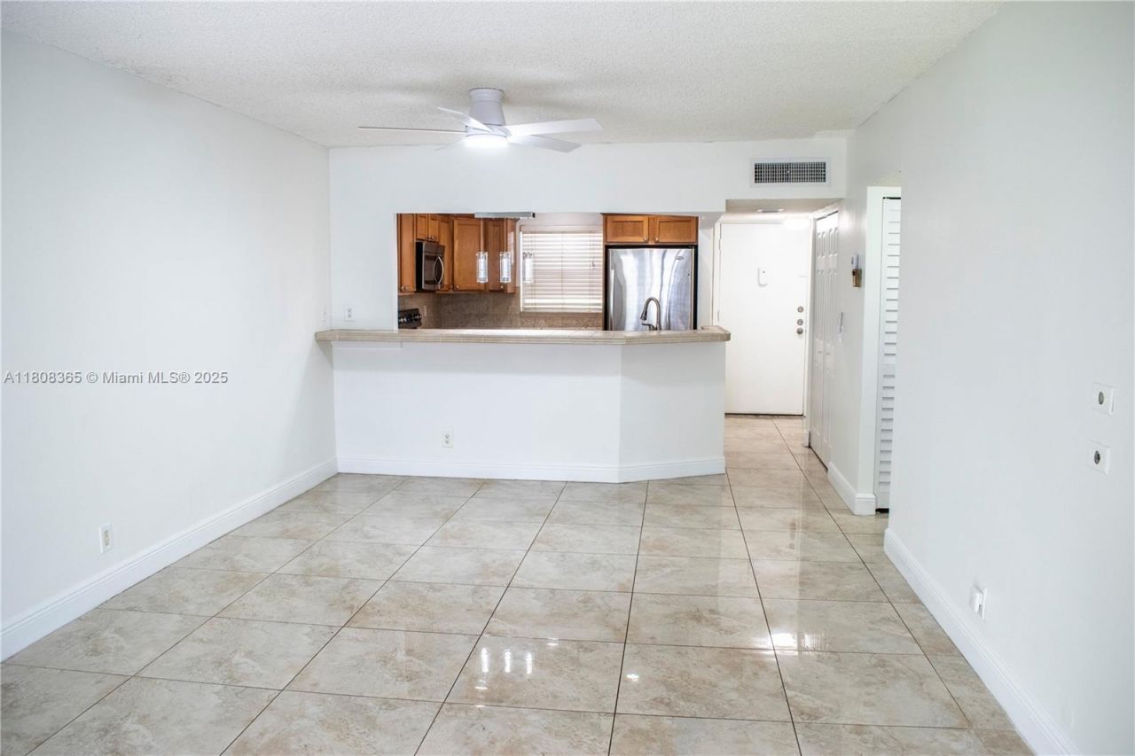 3090 Holiday Springs Blvd, Unit 305, Margate, FL 33063 Photo