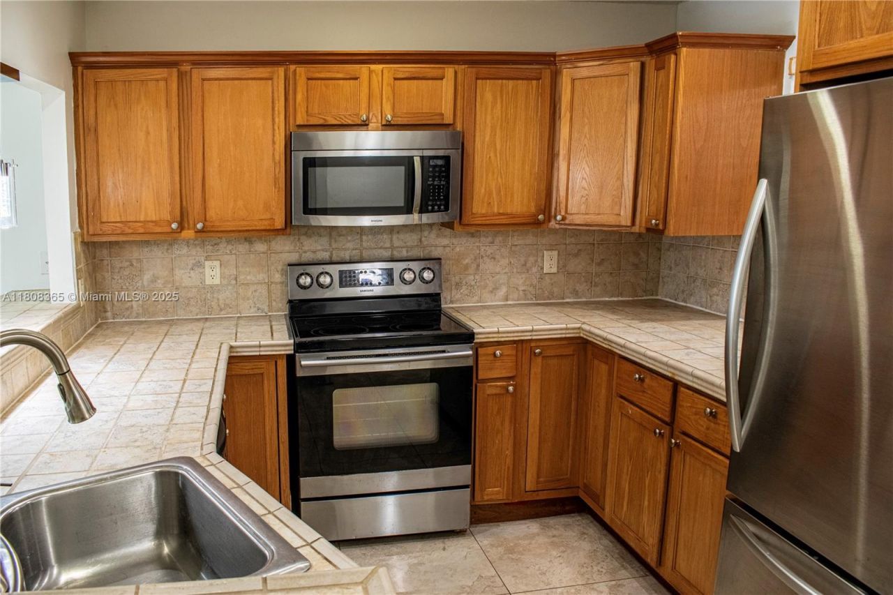 3090 Holiday Springs Blvd, Unit 305, Margate, FL 33063 Photo