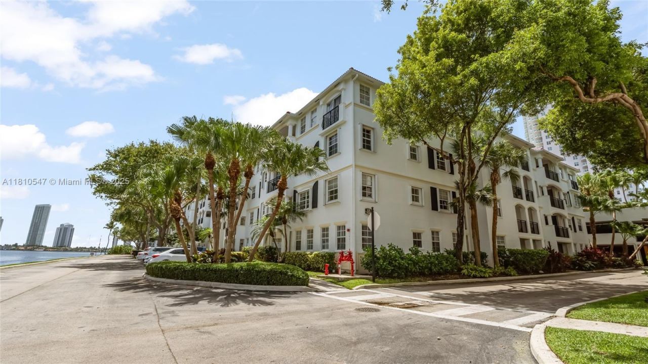 3245 NE 184th St, Unit 13213, Aventura, FL 33160 Photo