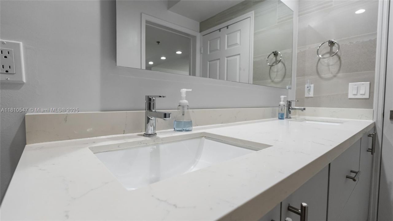 3245 NE 184th St, Unit 13213, Aventura, FL 33160 Photo