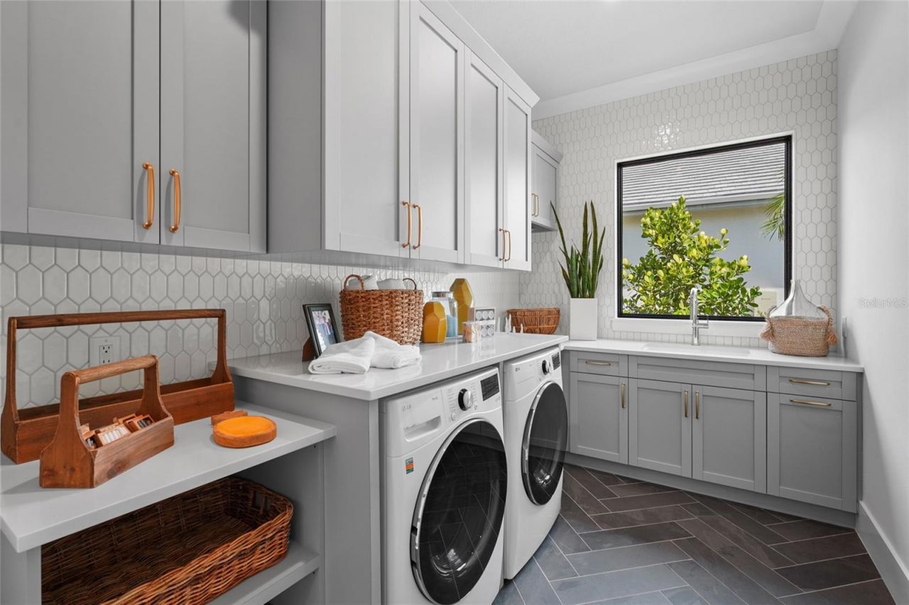 1182 Blue Shell Loop, Sarasota, FL 34240 Photo