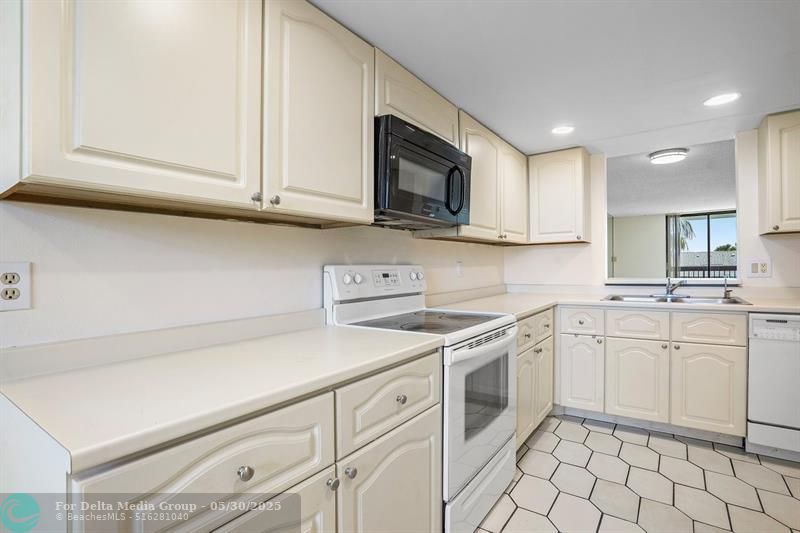 2707 NE 14th Street Causeway, Unit 305, Pompano Beach, FL 33062 Photo