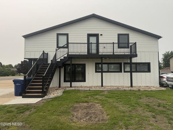 802 W KEMP AVENUE, Watertown, SD 57201