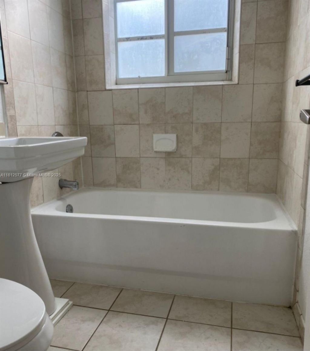 340 84th St, Unit 2, Miami Beach, FL 33141 Photo