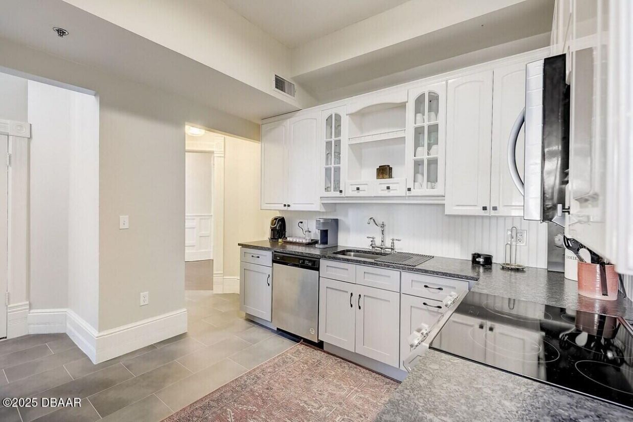 404 S Ridgewood Avenue, Daytona Beach, FL 32114 Photo