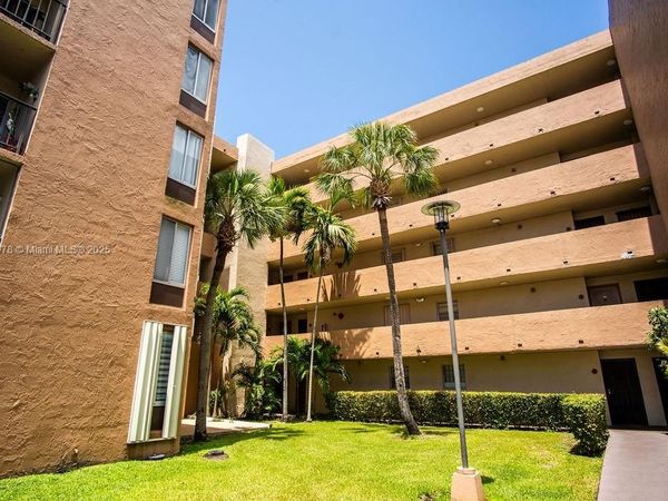 9110 Fontainebleau Blvd, Unit 502, Miami, FL 33172