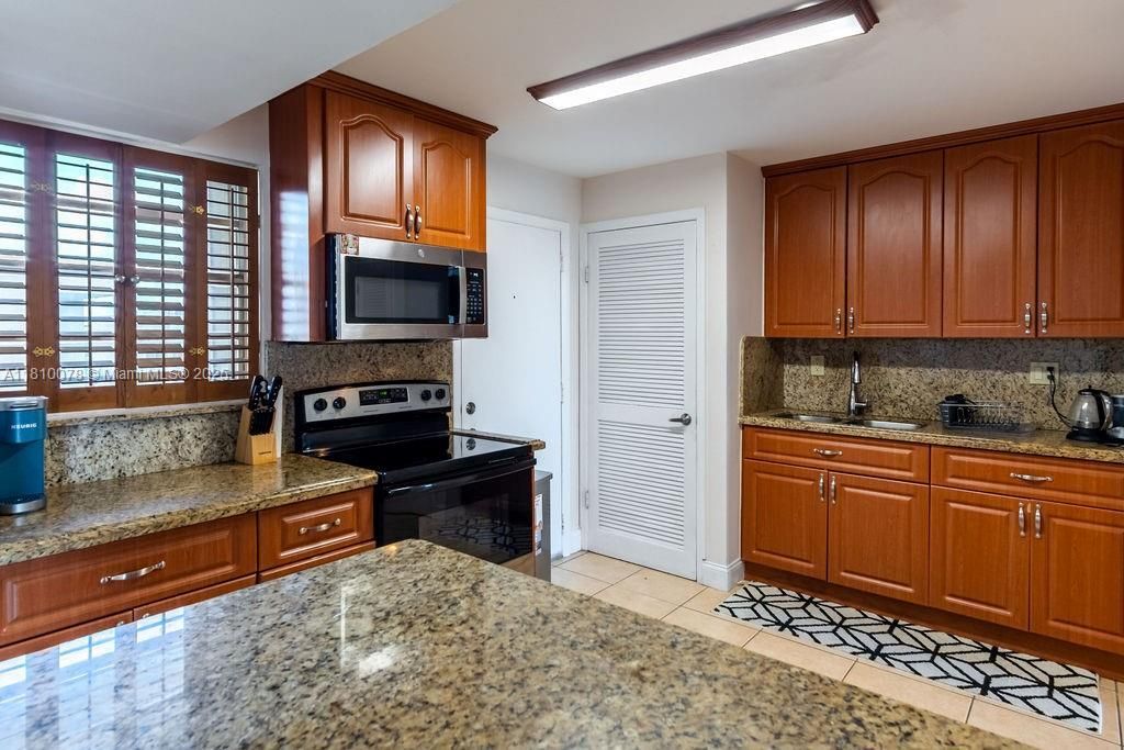 9110 Fontainebleau Blvd, Unit 502, Miami, FL 33172 Photo