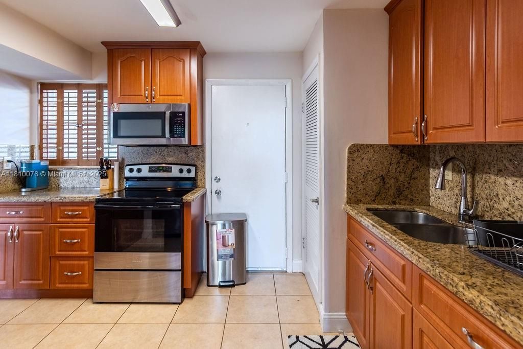 9110 Fontainebleau Blvd, Unit 502, Miami, FL 33172 Photo