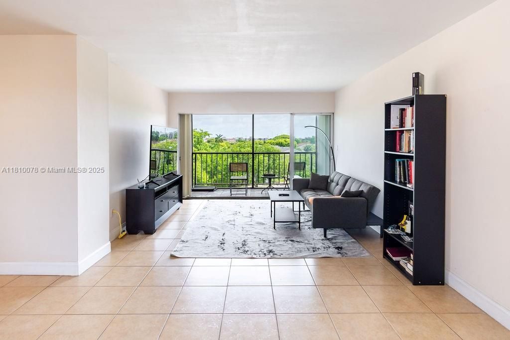 9110 Fontainebleau Blvd, Unit 502, Miami, FL 33172 Photo