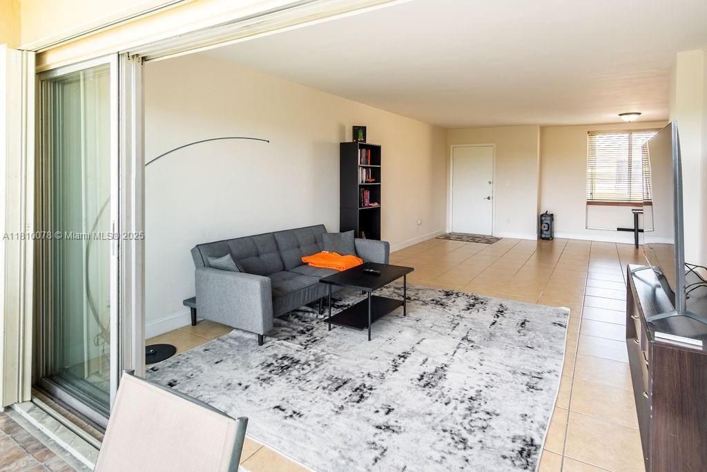 9110 Fontainebleau Blvd, Unit 502, Miami, FL 33172 Photo