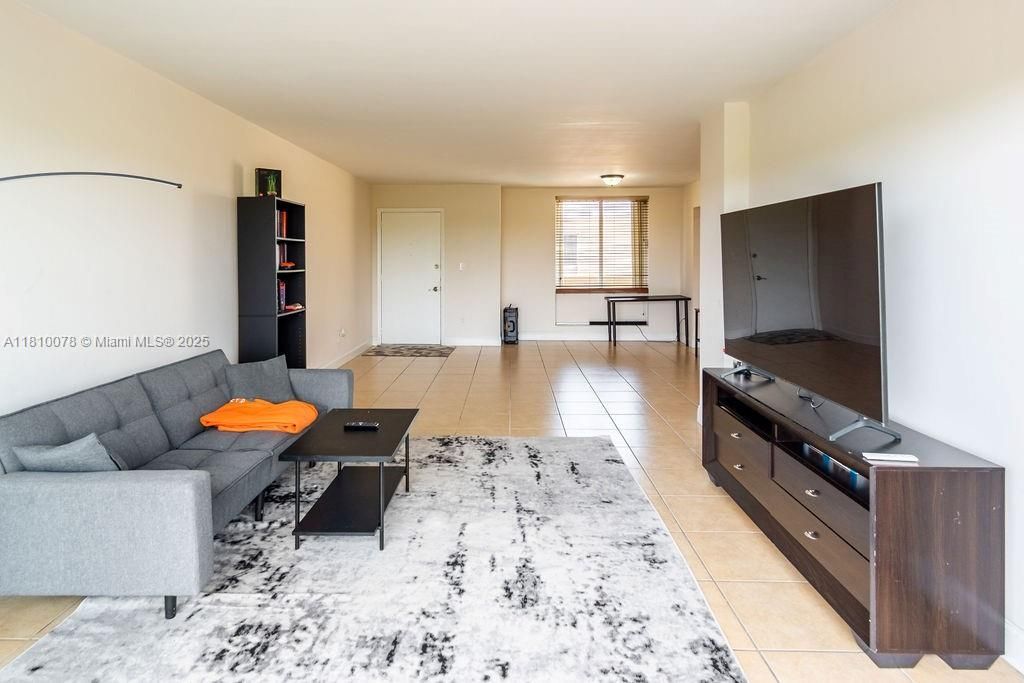 9110 Fontainebleau Blvd, Unit 502, Miami, FL 33172 Photo