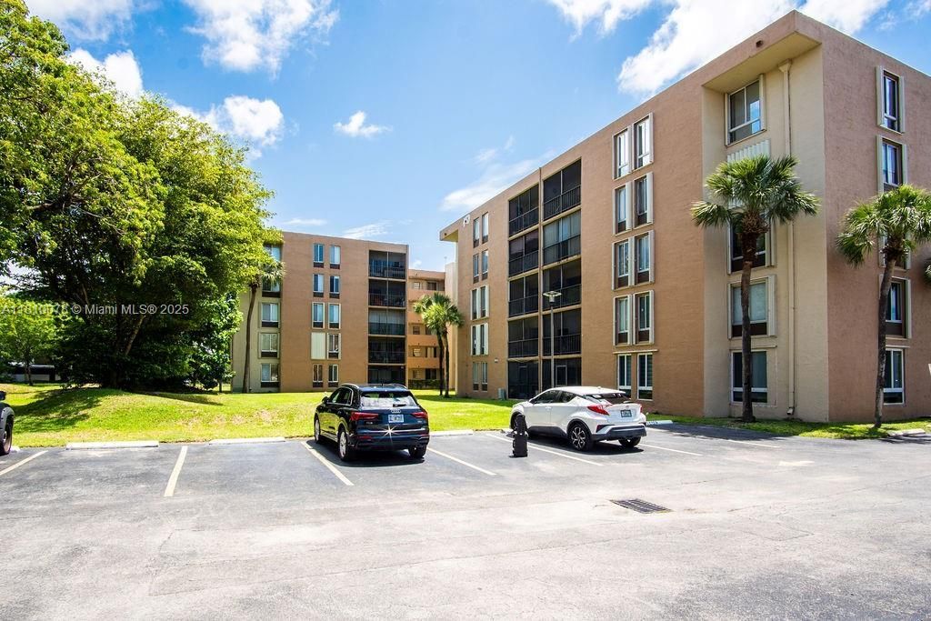 9110 Fontainebleau Blvd, Unit 502, Miami, FL 33172 Photo