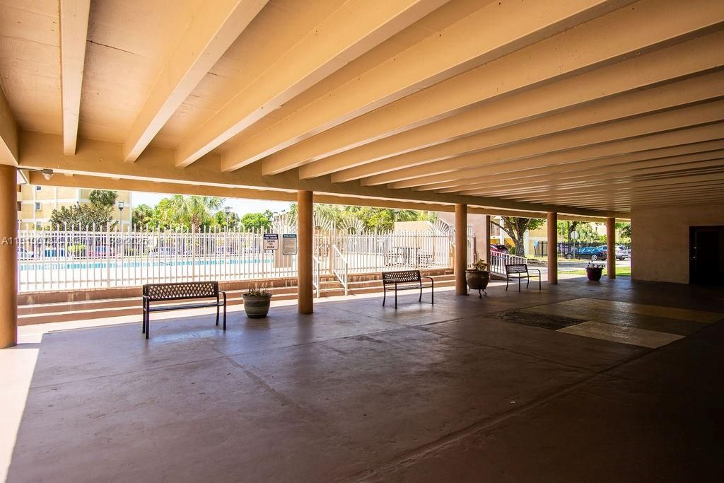 9110 Fontainebleau Blvd, Unit 502, Miami, FL 33172 Photo