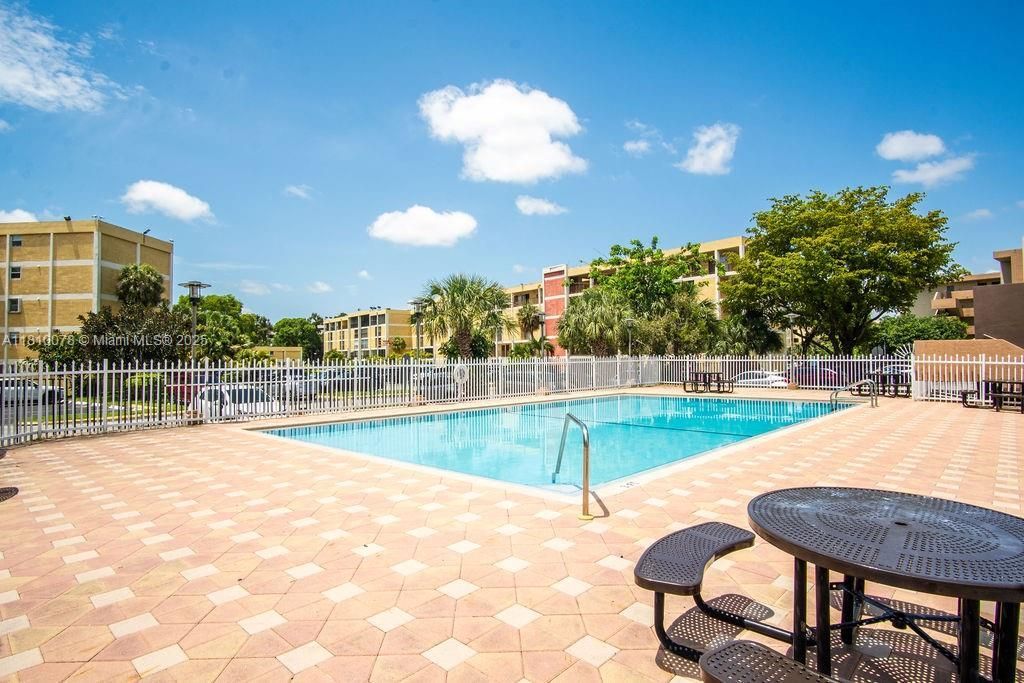 9110 Fontainebleau Blvd, Unit 502, Miami, FL 33172 Photo