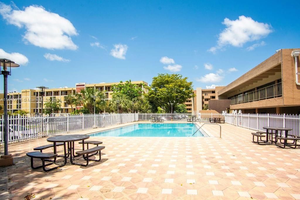 9110 Fontainebleau Blvd, Unit 502, Miami, FL 33172 Photo