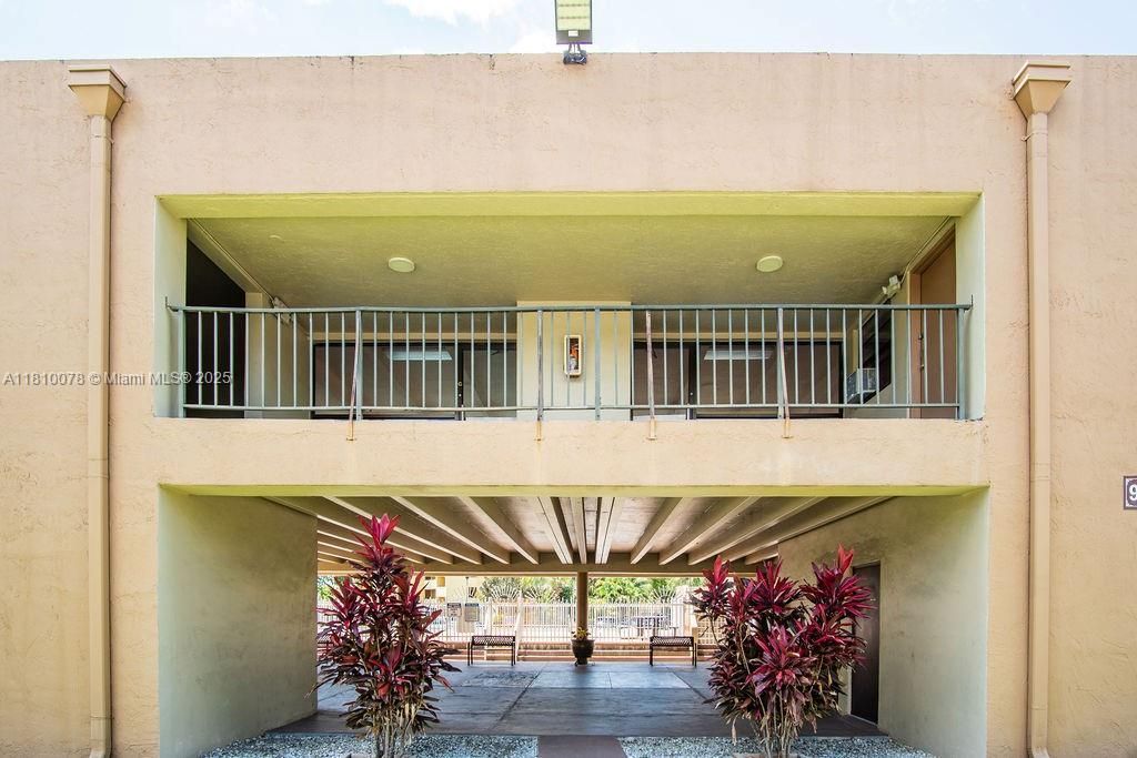 9110 Fontainebleau Blvd, Unit 502, Miami, FL 33172 Photo