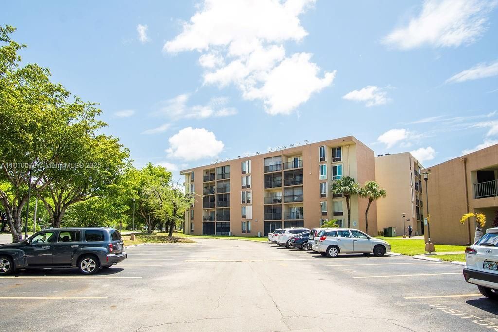 9110 Fontainebleau Blvd, Unit 502, Miami, FL 33172 Photo