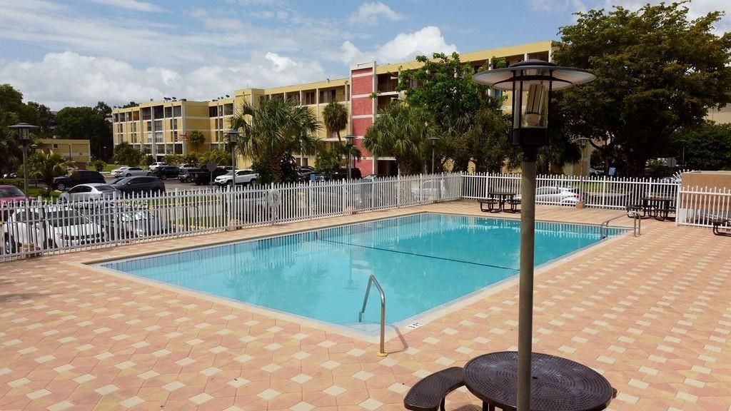 9110 Fontainebleau Blvd, Unit 502, Miami, FL 33172 Photo