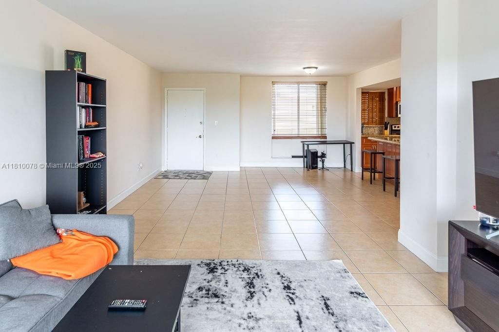 9110 Fontainebleau Blvd, Unit 502, Miami, FL 33172 Photo